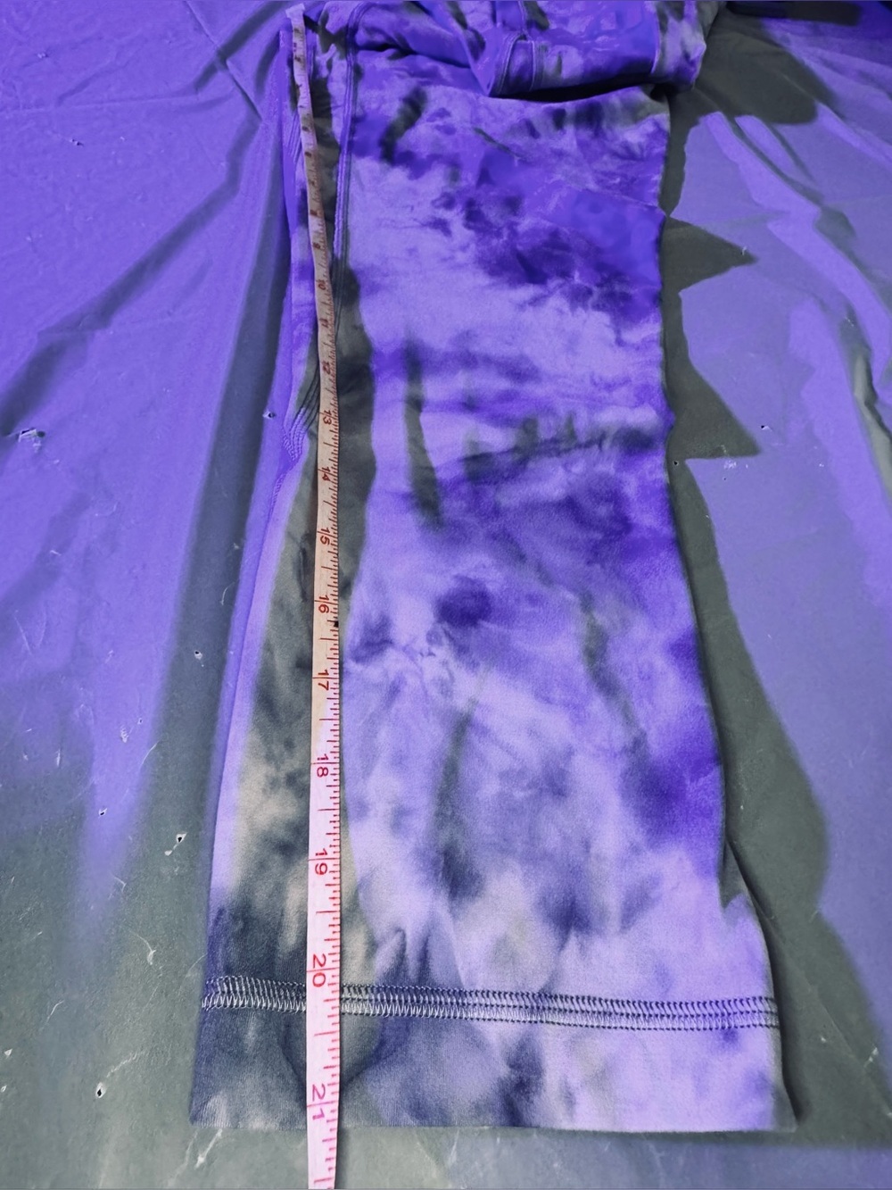 Lululemon Align Crop 21" in Diamond Dye
Diamond Dye Iced Iris Peri Purple Size 6 - Picture 9 of 12